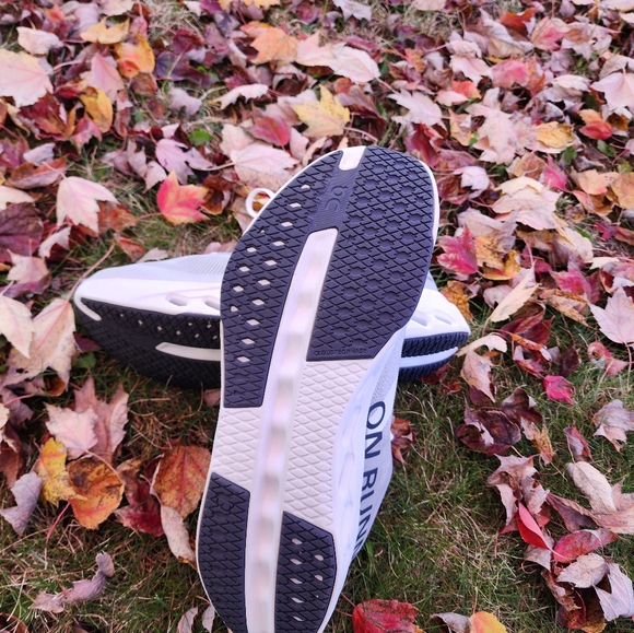 Size 12 - Men's ON CLOUDSURFER NEXT Grey - Picture 6 of 14